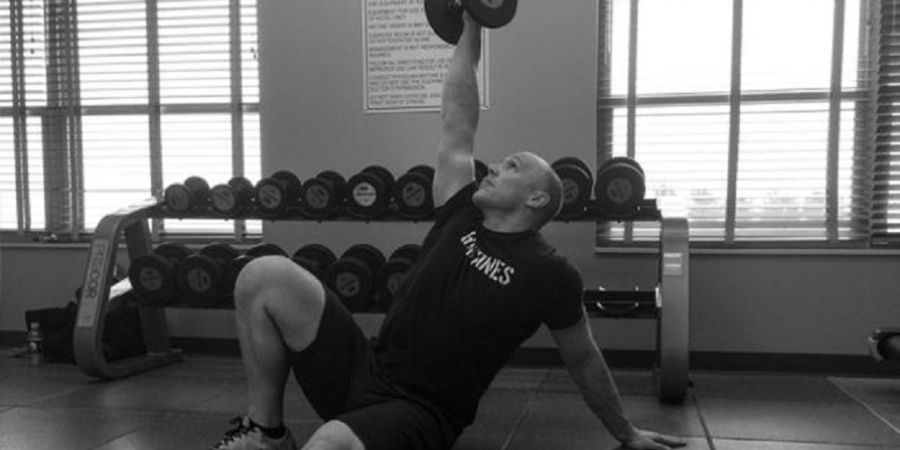 Schuine-buikspieren-trainen-Doe-de-Turkish-Getup_img900.jpg