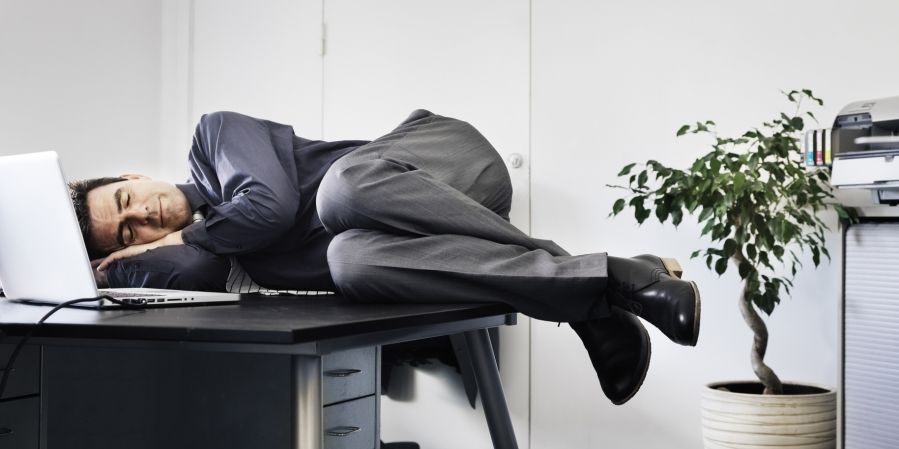 Waarom-je-vandaag-een-powernap-mag-doen-op-je-werk_img900 (1).jpg