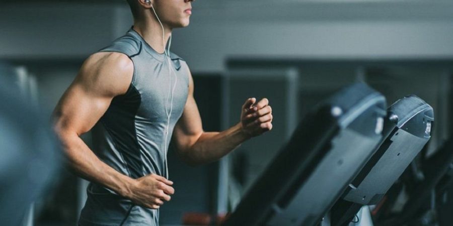 Zeven-manieren-waarop-je-tijd-verspilt-in-de-gym_img900.jpg