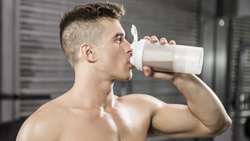 Pas-op!-Je-stinkende-shakebeker-met-heet-water-wassen-kan-gevaarlijk-zijn.jpg