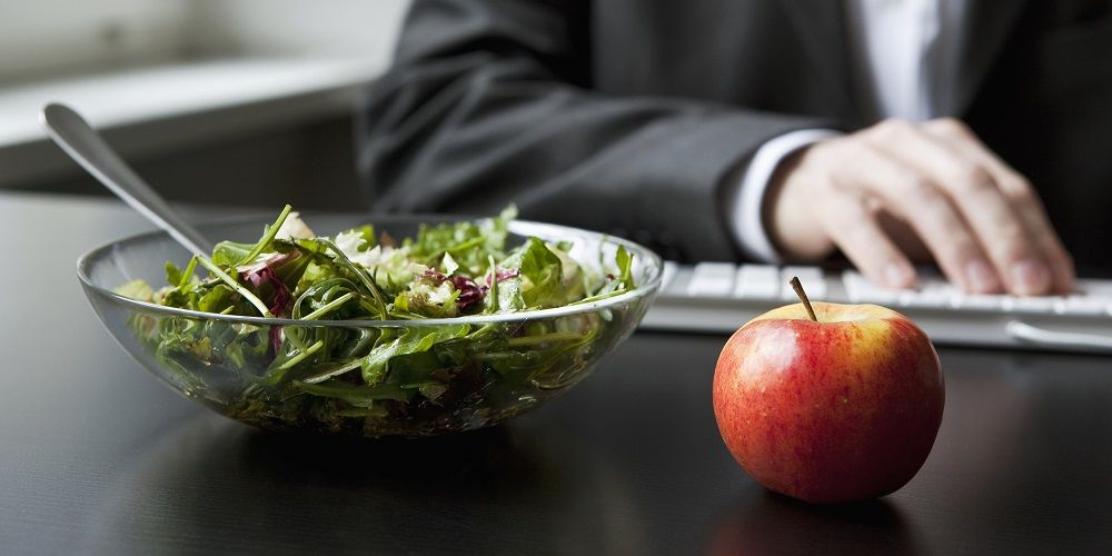 Dit-is-nog-slechter-dan-achter-je-bureau-eten.jpg