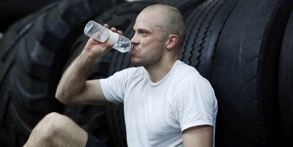 Dit-is-het-slechtste-wat-je-kunt-drinken-bij-je-eiwitrijke-maaltijd.jpg