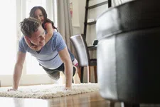 Thumbnail for article: 9 CrossFit-workouts die je ook thuis kunt doen