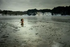 Thumbnail for article: De reden dat winterzwemmen (of een ijsbad nemen) goed voor je is