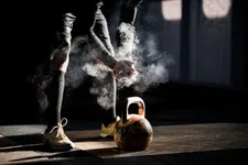 Thumbnail for article: Verbrand vet en calorieën met deze genadeloze kettlebell workout