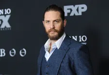 Thumbnail for article: 11 kapsels waarmee Tom Hardy van baas naar eindbaas ging