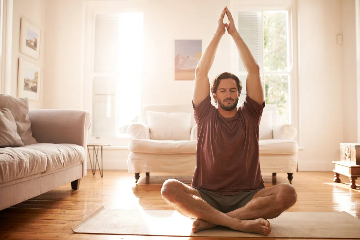 Bang en gestresst? Tijd om te kalmeren met 'n potje yoga