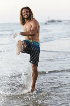 Thumbnail for article: Heb je al een zwembroek voor deze zomer? Dit zijn 10 stijlvolle opties