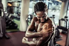 Thumbnail for article: 6 oefeningen om sterke en gezonde schouders te kweken