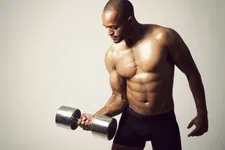 Thumbnail for article: Bicep curls: alle verschillende curl-oefeningen op een rij