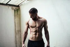 Thumbnail for article: 5 solide stappen naar je eerste sixpack