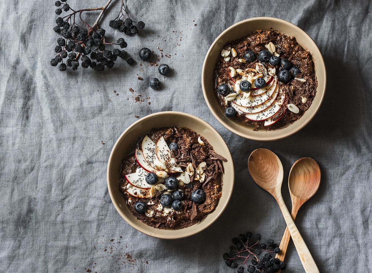 gezond-ontbijtrecept-overnight-oats-met-chocolade-en-pindakaas.jpg