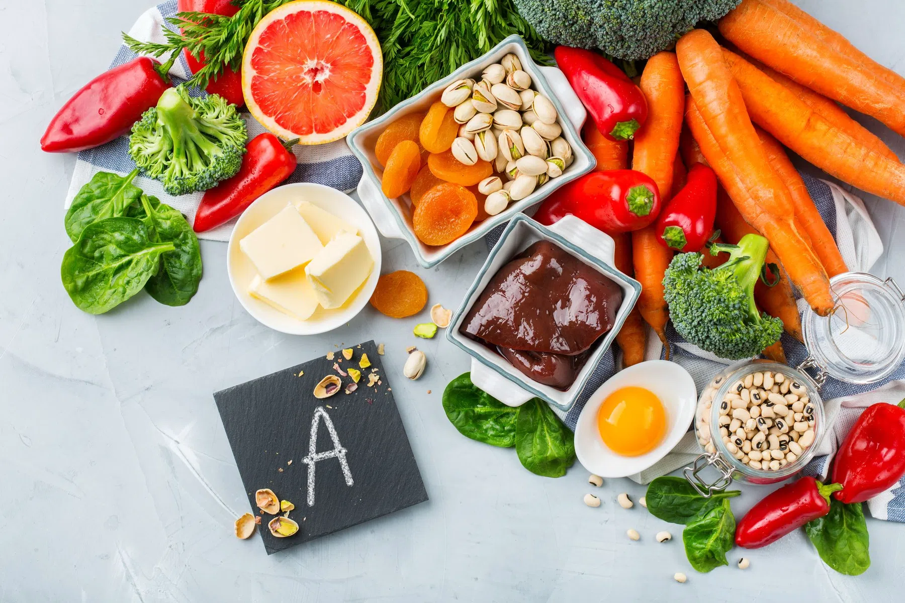 Etenswaar op tafel waar veel vitamine A in zit