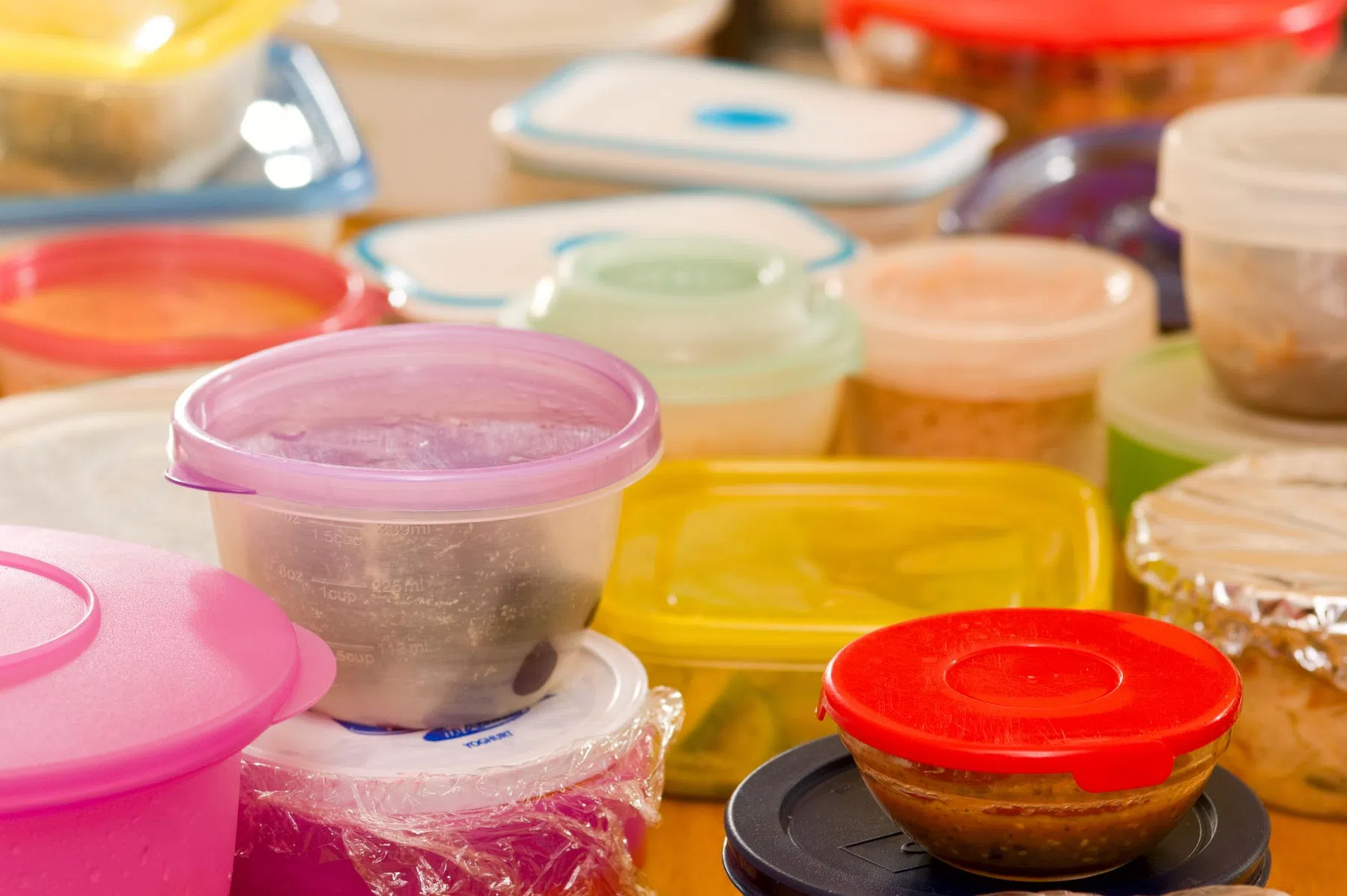 Zo krijg je aanslag door eten uit je plastic mealprepbakjes