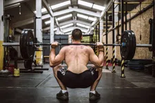 Thumbnail for article: Vanaf dit gewicht voldoet jouw squatrecord aan de krachtstandaard