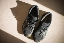 Thumbnail for article: Stinkende of natte (sport)schoenen? Met dit handige apparaatje verfris én droog je snel je schoenen