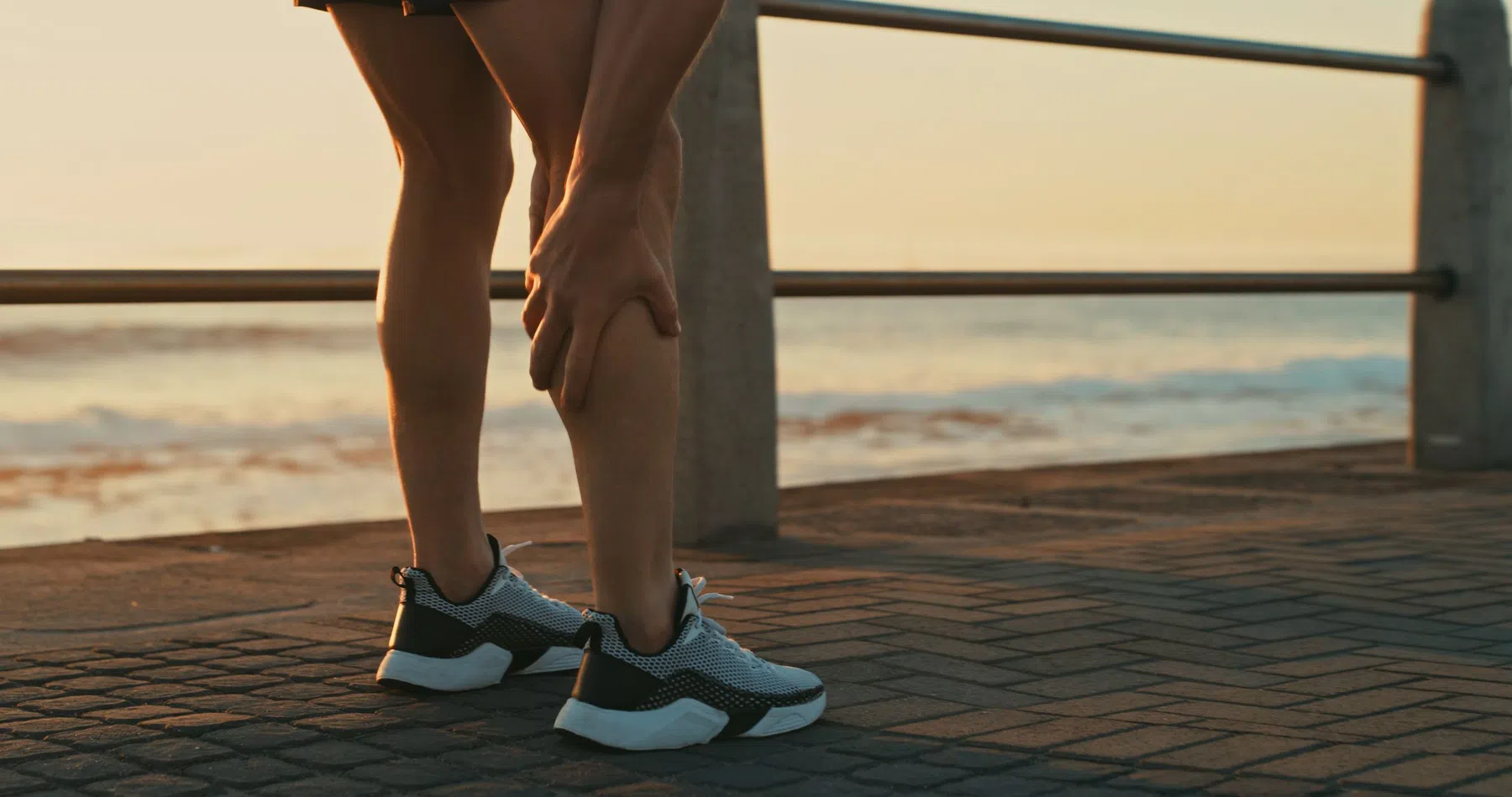 zweepslag kuit, zweepslag, pijn aan kuit, bij lopen pijn in kuit, pijn aan kuitspier, gescheurde kuitspier, spierscheurtje in kuit, behandeling zweepslag