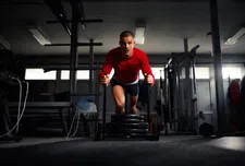 Thumbnail for article: Waarom de sled push een geweldige compound oefening is