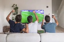 Thumbnail for article: Onderzoek: naar sport kijken op TV is goed voor je gezondheid