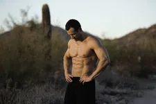 Thumbnail for article: 4 manieren om je buikspieren te trainen tijdens het wandelen