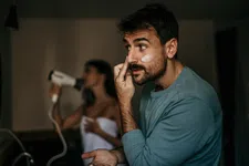 Thumbnail for article: Dit zijn de beste oogcrèmes voor mannen om wallen tegen te gaan﻿
