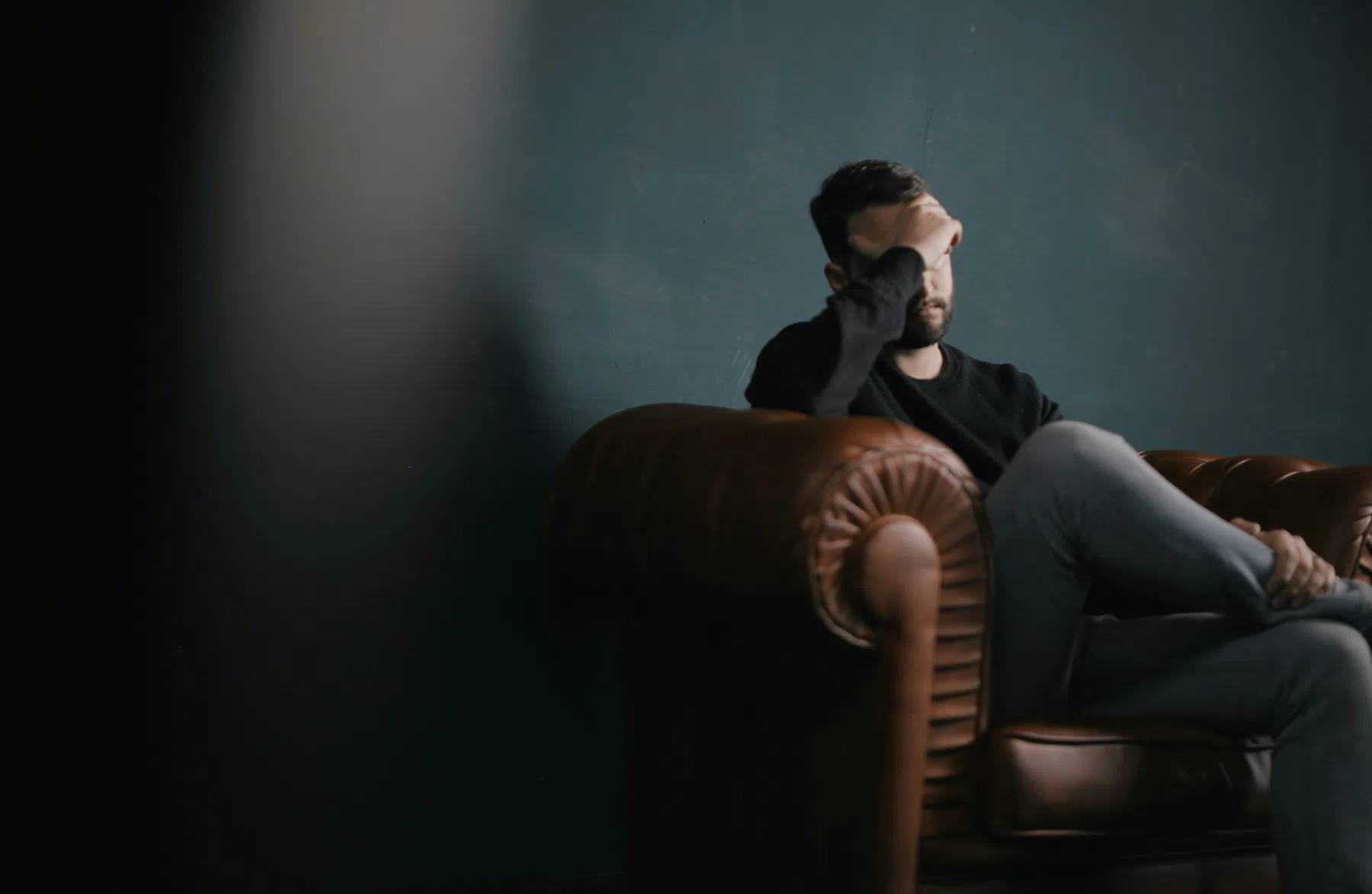 Mannen. Praat: deze campagne roept mannen op naar elkaar om te kijken