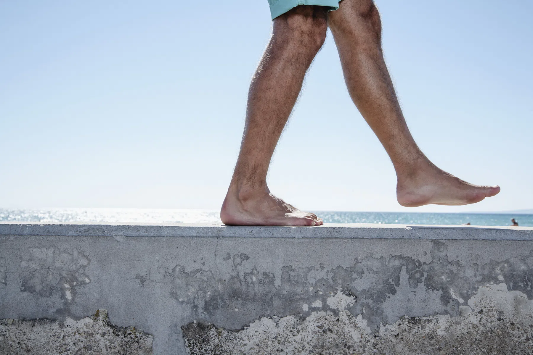 Opgezwollen voeten met warm weer? Zo voorkom je dat