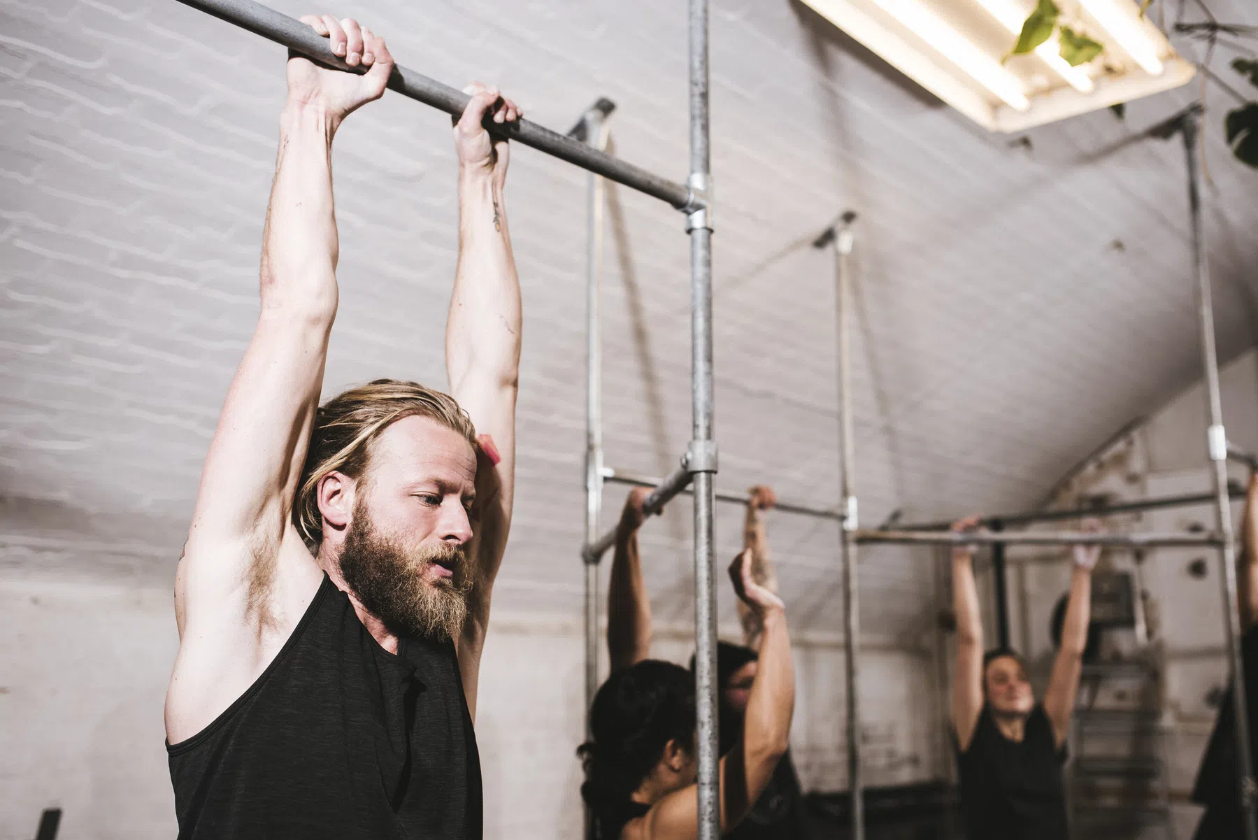 Dead hangs: deze oefening wil je toevoegen aan je workout