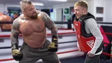 Thumbnail for article: Welke strongman slaat harder: Eddie "The Beast" Hall of Hafthor "Thor" Björnsson