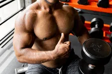 Thumbnail for article: De beste triceps oefeningen om je bovenarmen op te blazen