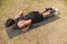 Thumbnail for article: De ultieme weerstandsband-training voor in huis óf in de gym