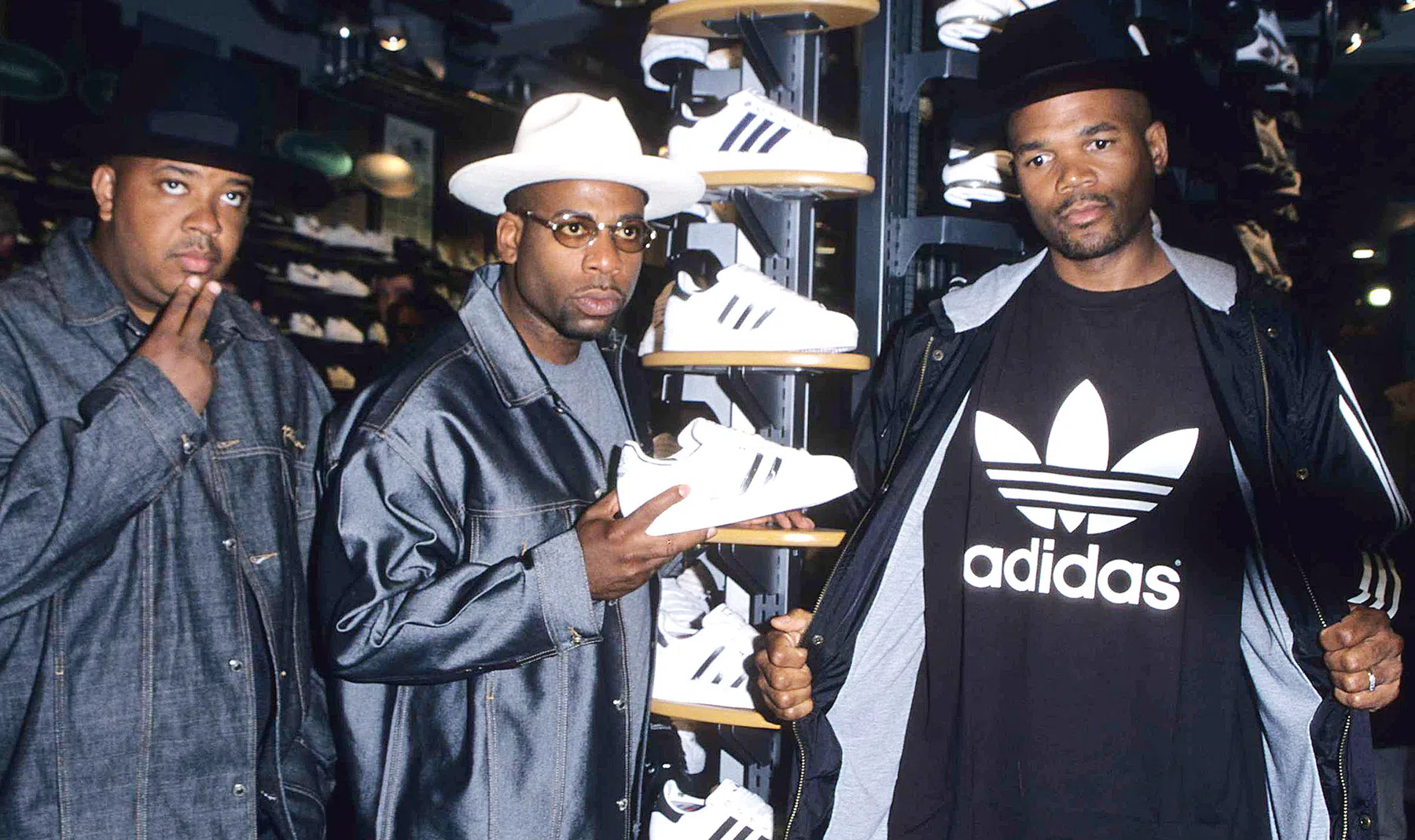 Rapformatie RunDMC speelde een grote rol in de populariteit van adidas-sneakers vanaf eind jaren '80. (© Getty Images / Fred Duval)