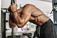 Thumbnail for article: Je grootste triceps ooit: de poliquin pushdown is dé oefening