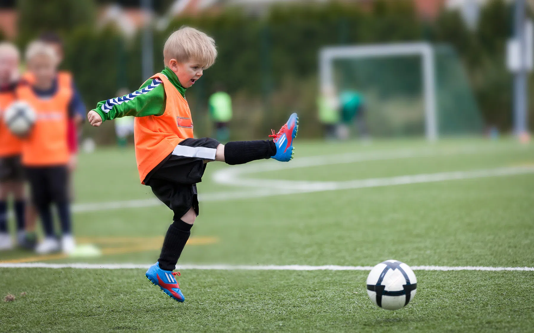 Minder ruzie thuis? Laat je zoon sporten