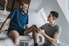 Thumbnail for article: Stap in 2026 over naar een sportieve zorgverzekeraar – alle tarieven op een rij