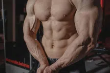 Thumbnail for article: Zo vaak moet je je buikspieren trainen om een sixpack te krijgen