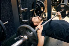 Thumbnail for article: De perfecte chest day voor een brede borst (in 15 minuten)