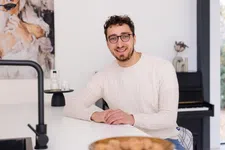 Thumbnail for article: Van eetstoornis naar controle: hoe Koen (26) zijn leven compleet omgooide