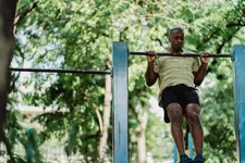 Thumbnail for article: Bouw bodyweight-gains met deze rugoefening: makkelijker dan pull-ups