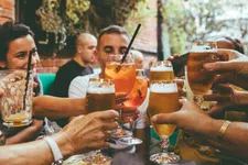 Thumbnail for article: 4 redenen om even een pauze te nemen van alcohol