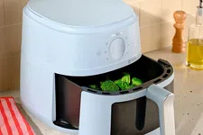 Deze Philips Airfryer van 6,2 liter is nu met korting te scoren bij de HEMA