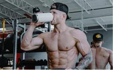 Thumbnail for article: Nieuwe studie: trainen op een lege maag vermindert kracht en explosiviteit niet