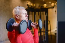 Thumbnail for article: Krachttraining na je 50e: Dit zijn de 3 beste oefeningen voor full-body kracht