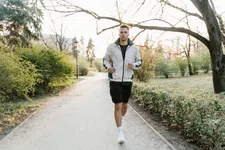 Thumbnail for article: Laag testosteron? Voor veel mannen is dit effectiever dan TRT