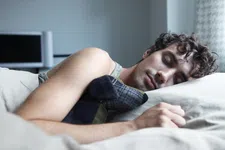 Thumbnail for article: Geen blauw licht? Onderzoek zegt dat dít veel effectiever is voor een goede nachtrust
