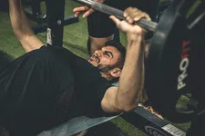 Thumbnail for article: Door deze aanpassing in je training word je veel sneller sterker in bankdrukken
