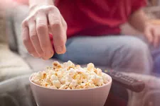 Thumbnail for article: Deze simpele snack zit vol vezels en polyfenolen en helpt je gezond oud worden