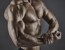 Thumbnail for article: Grotere armen? Deze 'vergeten' bicep-oefening verdient een plek in jouw schema